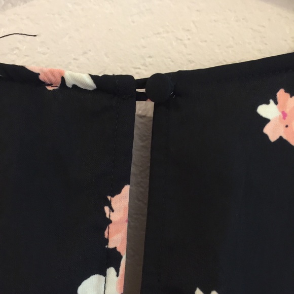 Floral Print V Neck Romper - Picture 7 of 10